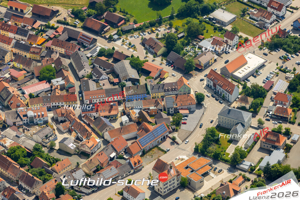 Das Luftbild zeigt : Bezirksamtstraße Oberviechtach - Die Luftaufnahme wurde 2023 vom UL-Flugzeug aus erstellt ( keine Drohne ) - Hochauflösende Luftaufnahme - Für grossformatige Ausdrucke geeignet. Die Geschenkidee !Mit Lizenz und Bildrechte bestellbar