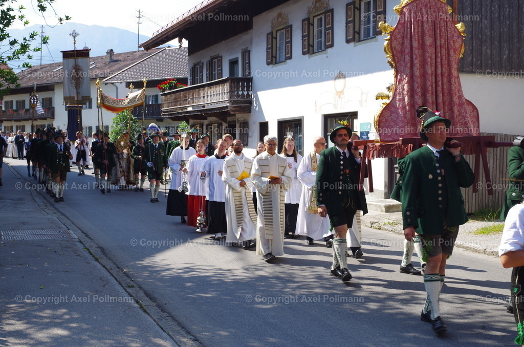 IMGP3784 | fotografiert von Axel PollmannLeonhardi Wallfahrt Benediktbeuern und Murnau, Fronleichnam, Fasching, Landschaft im Loisachtal und Benediktbeuern  - Realisiert mit Pictrs.com