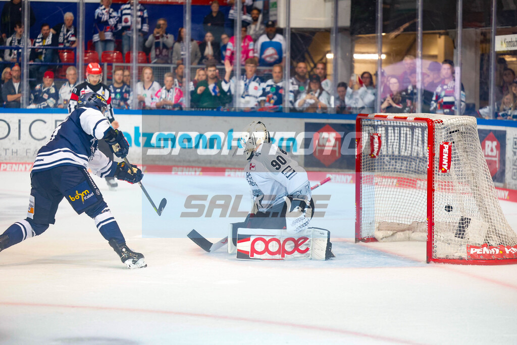 Eirik Salsten | Eirik Salsten beim Penalty gegen Felix Brückmann  - © Sportfoto-Sale / Eishockey-Magazin Jan Brüggemann - Realisiert mit Pictrs.com