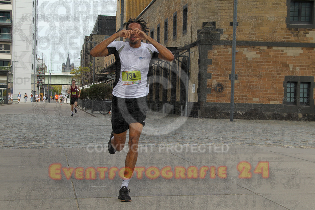 250920_1318_EV4_5209 | Sportfotografie im Rhein-Sieg Kreis, Köln, Bonn, NRW, Rheinland Pfalz, Hessen, etc. Unser Tätigkeitsfeld umfasst den Laufsport vom Volkslauf über den Marathon, Duathlon, Triathon bis zum Ultralauf wie Kölnpfad Ultra oder Schindertrail.