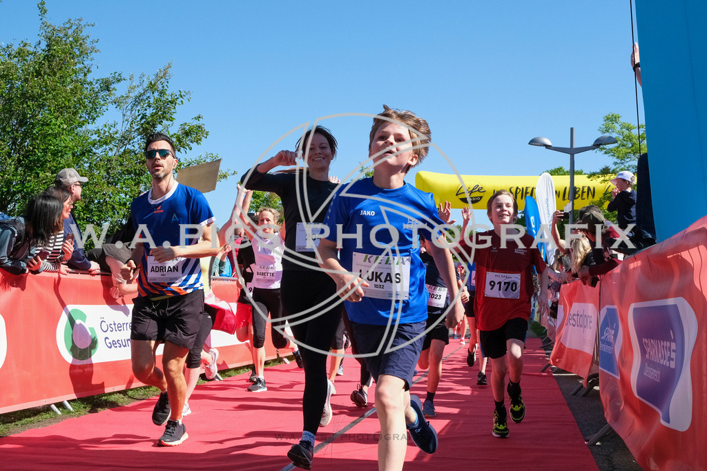 ..... | LINZ,AUSTRIA,27.April 24, Int. 3 Brückenlauf Linz  , Image shows: Photo: WAPICS / Michael ring