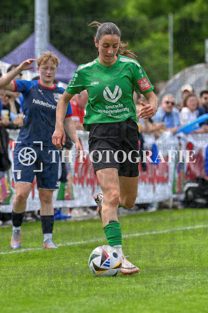 GER, FC Hauingen - SV Waldhaus, Frauen-Fussball, Rothaus Bezirkpokal, Finale, Saison 2024/2025, 29.05.2025 | Finja Voelkel (SV Waldhaus, #03)GER, FC Hauingen - SV Waldhaus, Frauen-Fussball, Rothaus Bezirkpokal, Finale, Saison 2024/2025, 29.05.2025Foto: TH Fotografie/Thomas Hess