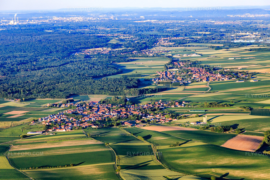 Aerial view: Village overview from the west in Salmbach in the state Bas-Rhin, France. – Photo: IMG_115540.jpg taken on 06/16/2019 by Werner Riehm/FLY-FOTO.com – Resolution of the original: 5472 x 3648 px