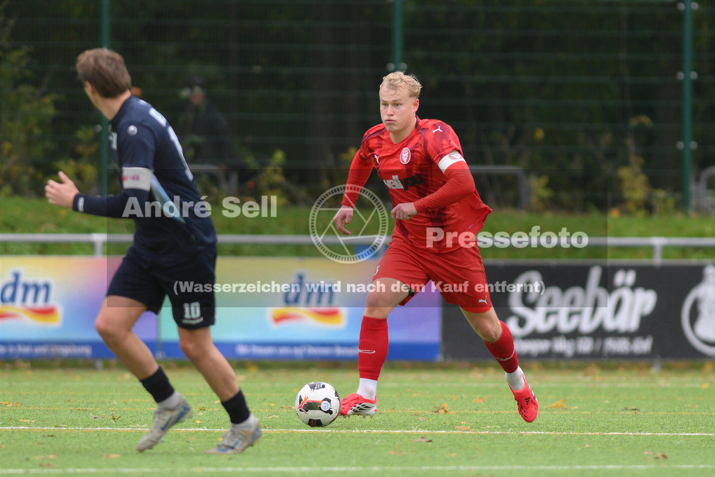 FC Kilia Kiel vs SC Rapid Lübeck | Ove Witt (Kilia #3) / Fußball-Oberliga Männer 2026/2027 / FC Kilia Kiel vs SC Rapid Lübeck / Kilia Sportplatz / Kiel / 24.10.26 - Realisiert mit Pictrs.com