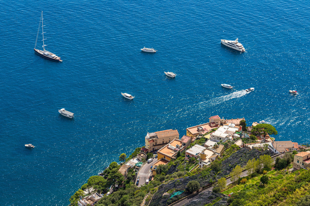 Blick von Ravello auf die Amalfiküste in Italien | Blick von Ravello auf die Amalfiküste in Italien.