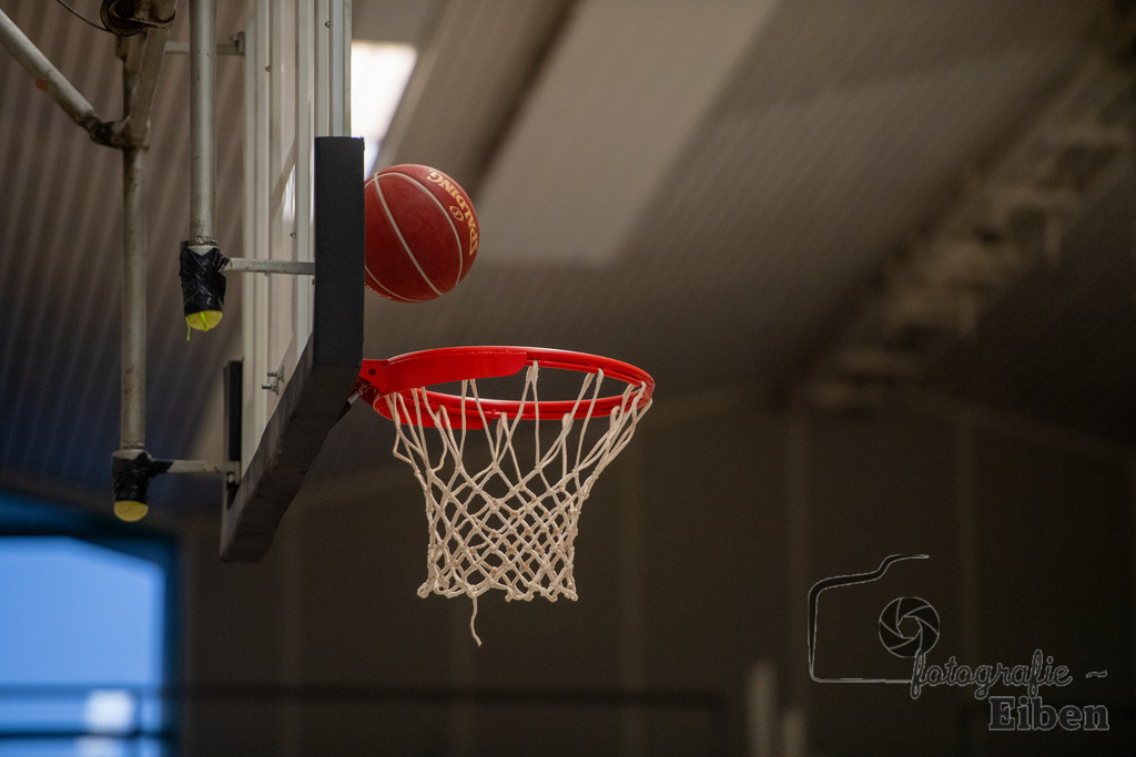 Baskets Juniors/TSG Westerstede-Rasta Vechta 3 | 1. Basketball-Regionalliga; Baskets Juniors/TSG Westerstede (gelb) - Rasta Vechta 3 (schwarz) am 18.01.2025 in Westerstede (Hössensporthalle), Photo: Philip Eiben 2025 - Realisiert mit Pictrs.com