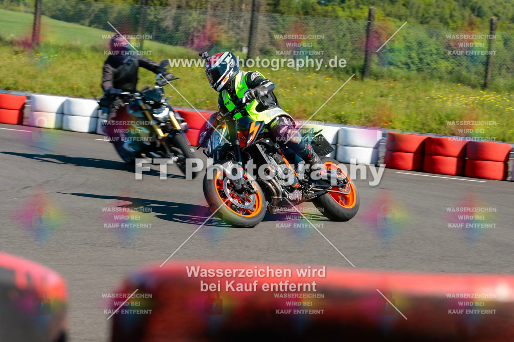 Moto-TeamOBK-21588 | Hier findet Ihr Bilder von Touristenfahrten auf der Nürburgring Nordschleife oder von anderen Veranstaltungen die ich besucht habe. Viel Spass beim Durch Schauen 