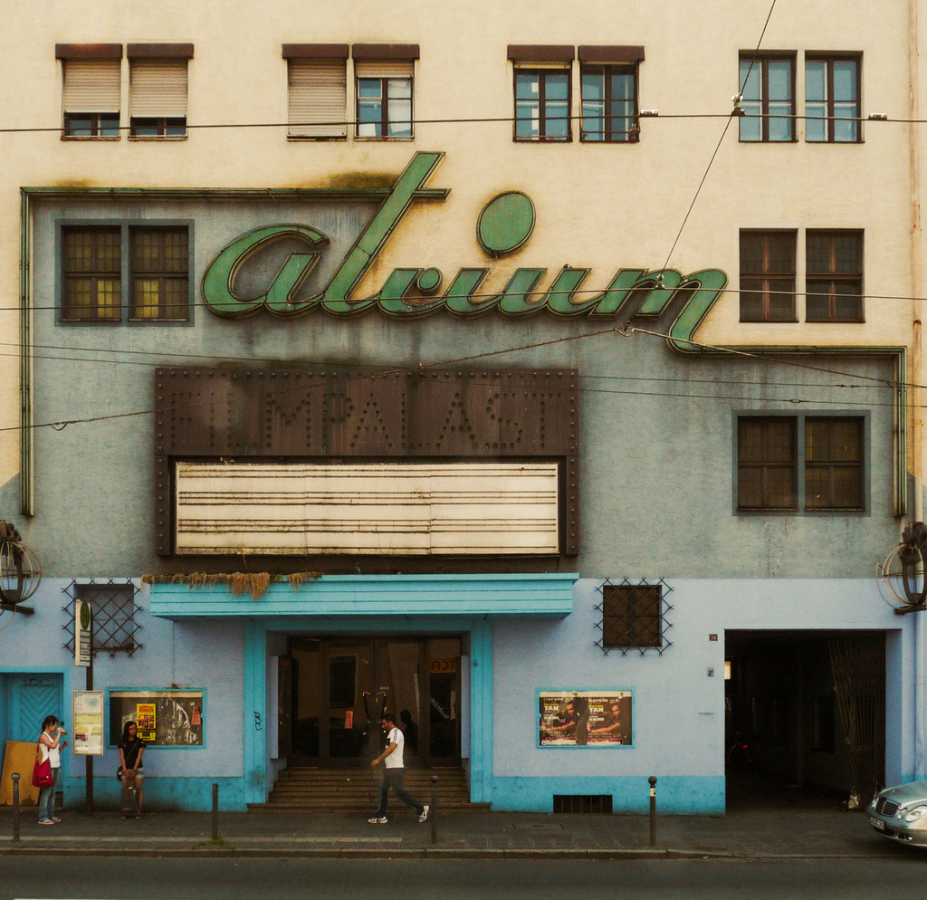 Atrium | Durch die Stadt gehen, als wohnte man woanders. Fotografie, subjektiver Urbanismus und aktiver Müßiggang. - Realisiert mit Pictrs.com