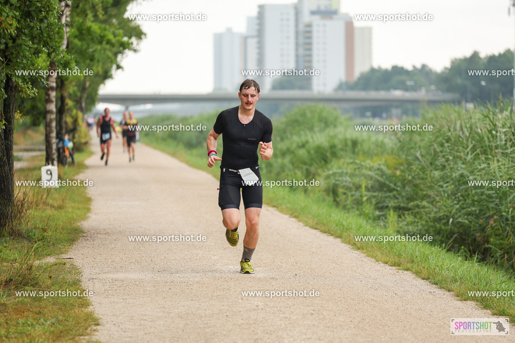 LUR_1871 | 34. M-net Erlanger Triathlon 2025 #erlangertriathlon  #mnettriathlon2025 #mnettriathlon #team #olympischedistanz #mitteldistanz #triathlon #maindonaukanal  #erlangertriathlon2025 #yourpictrs #tv1848 #tv1848erlangen  #triathlonbayern #sportinerlangen #demsportverbunden #sportshot_your_pictrs Copyright: www.sportshot.de