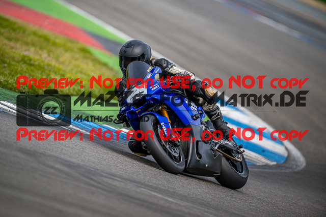 MaZZes_FotoMatrix_230410_4257 | ROT