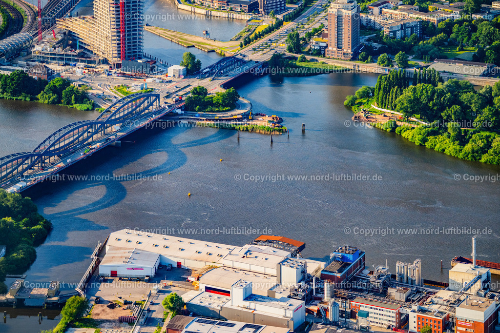 Hamburg_Elbbrücken_Hafencity_Baustelle_Entenwerderbrücke_ELS_6384160625 | HAMBURG 16.06.2025 Neubau eines Brückenbauwerk entlang der Veddeler Brückenstraße über der Elbe im Ortsteil Rothenburgsort in Hamburg, Deutschland. // New construction of a bridge structure along the Veddeler Brueckenstrasse over the Elbe in the Rothenburgsort district in Hamburg, Germany. Foto: Martin Elsen
