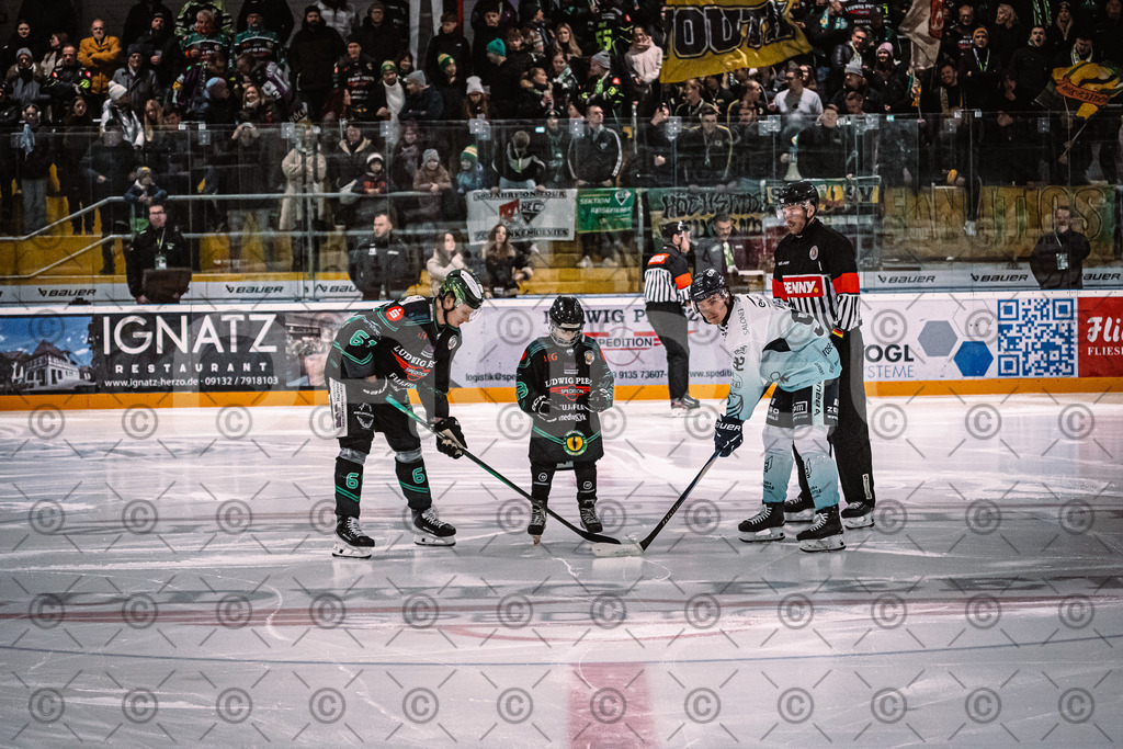 Alligators_vs_Lindau_21_12_2025-025 | Höchstadt Alligators Fotogalerie: Eishockey-Action aus Franken. Professionelle Spielfotos, Portraits & Stadionbilder zum Download. Jetzt entdecken! - Realisiert mit Pictrs.com
