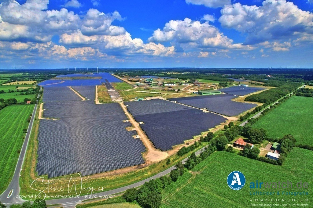 Solarpark Eggebek | Luftbild, Solarpark Eggebek, Photovoltaik-Freiflächenanlage, ehem. Fliegerhort Eggebek, GPC Gewerbepark Carstensen GmbH, Schleswig-Holstein