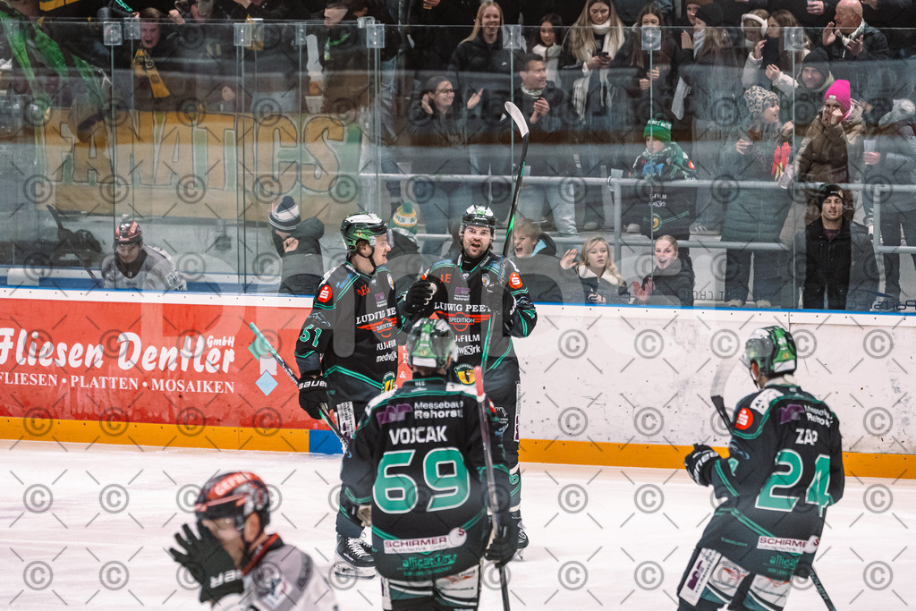 Alligators_vs_Memmingen_05_12_2025-071 | Höchstadt Alligators Fotogalerie: Eishockey-Action aus Franken. Professionelle Spielfotos, Portraits & Stadionbilder zum Download. Jetzt entdecken! - Realized with Pictrs.com