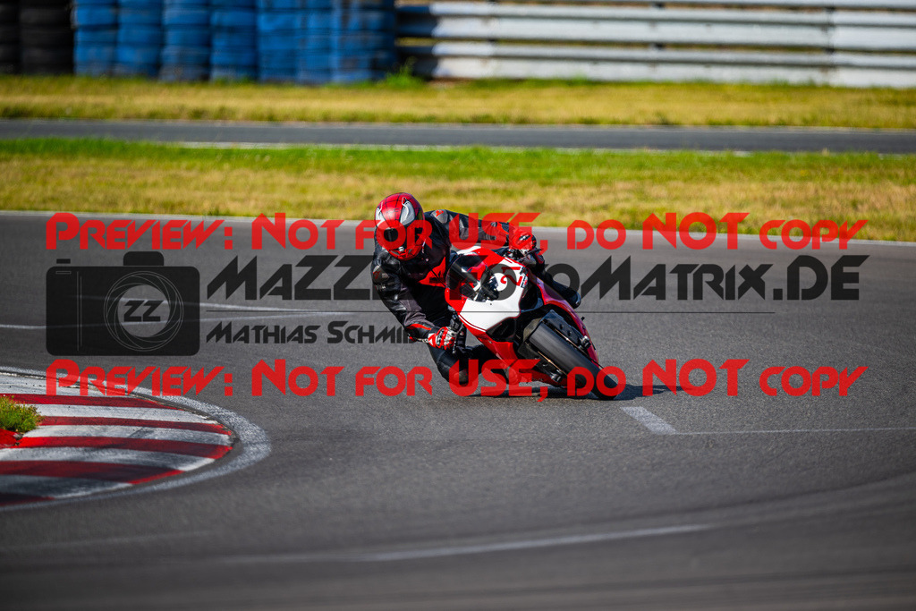 MaZZes_FotoMatrix_240724_6007705_2-700 | ROT