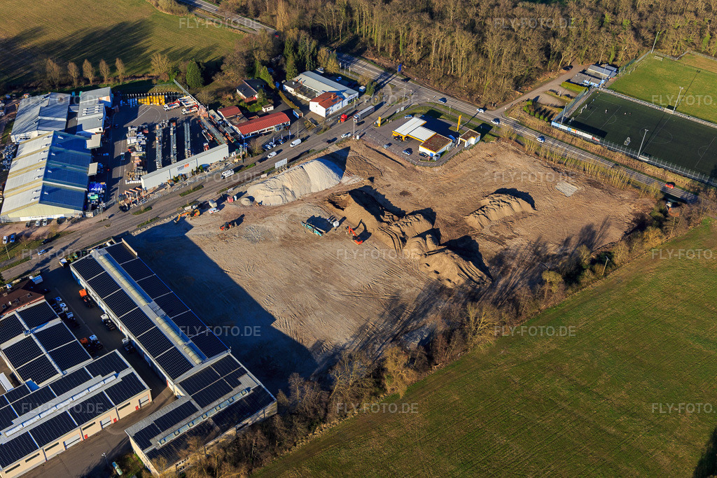 Luftbild: Baustelle zur Erschliessung des neuen Logistikpark der HANSAINVEST und DFI-Real-Estate Kandel nach Abriss des OBI-Markts im Ortsteil Minderslachen in Kandel im Bundesland Rheinland-Pfalz in Deutschland. – Foto: IMG_145593.jpg vom 19.03.2025 durch Werner Riehm/FLY-FOTO.de – Auflösung des Originals: 5472 x 3648 px – Entdecke HANSAINVEST | Kapital-verwaltungs-gesellschaft: Hansainvest – DFI Real Estate - Driving Future Innovation