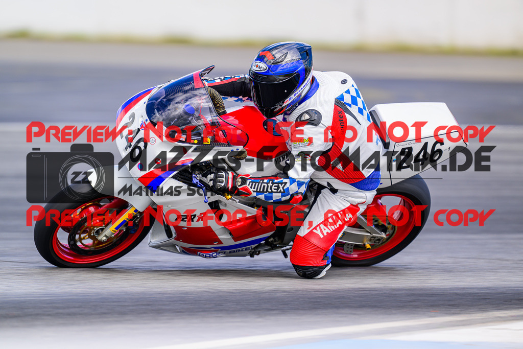 MaZZes_FotoMatrix_240615_6007705_9194 | GELB