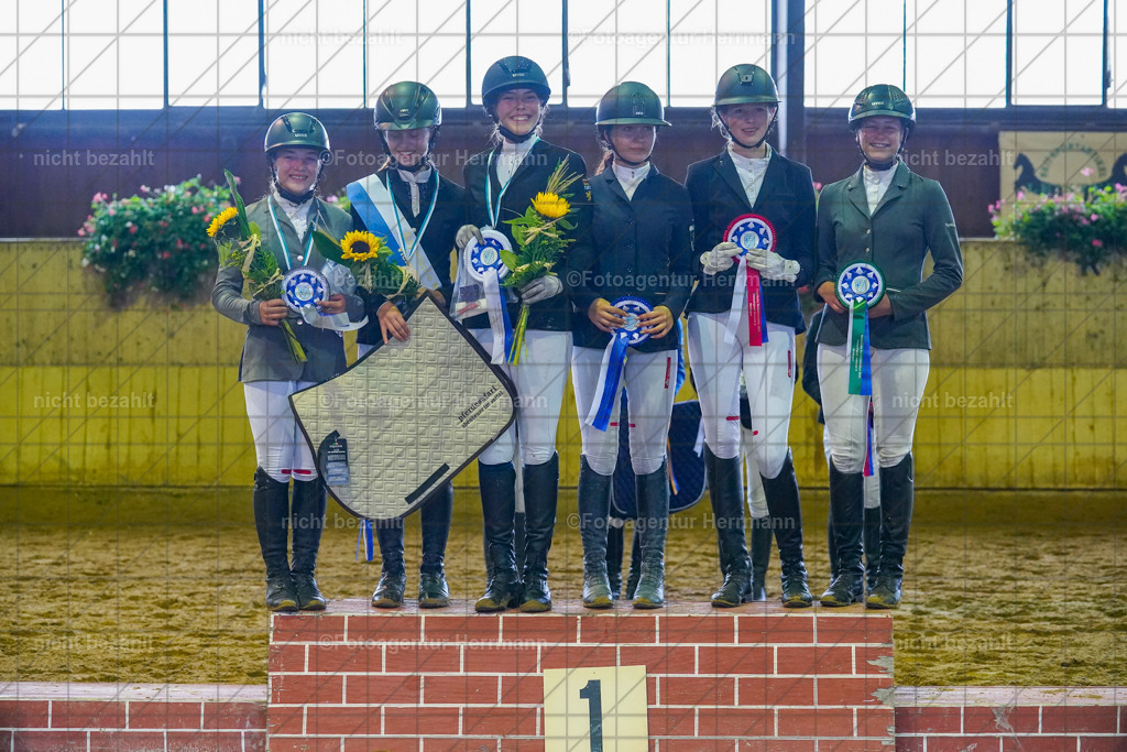 20221002-FAH09457 | Obberbayerische Meisterschaften Vielseitigkeit 2022, Schwäbische Meisterschaften Vielseitigkeit 2022, Mertingen, Schwaben, Bayern, Geländeturnier, Buschreiter, Turnierfotografen Bayern, Fotoagentur Herrmann,  Bayerische Meisterschaften VS Jun. / JR / Pony:, Turnierbilder, Pferdebilder, Turnierfotos, Pferdesortfotografie, Reitsportfotograf, Pferdeshooting