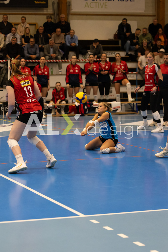 Volleyball I Frauen I Saison 2025-2026 I CEV Volleyball Challenge Cup 2026 | Women I 16th Finals I VC Kanti Schaffhausen - TJ Ostrava I 03.12.2025 | VC Kanti Schaffhausen - 2 Kimi Schnegg (CH) – Libera - Realisiert mit Pictrs.com
