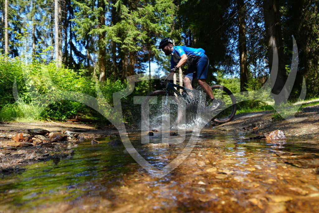 FC605414 | Fotogalerie der Treibjagd im Dunkelwald - Dein MTB Etappenrennen im Erzgebirge - Realisiert mit Pictrs.com
