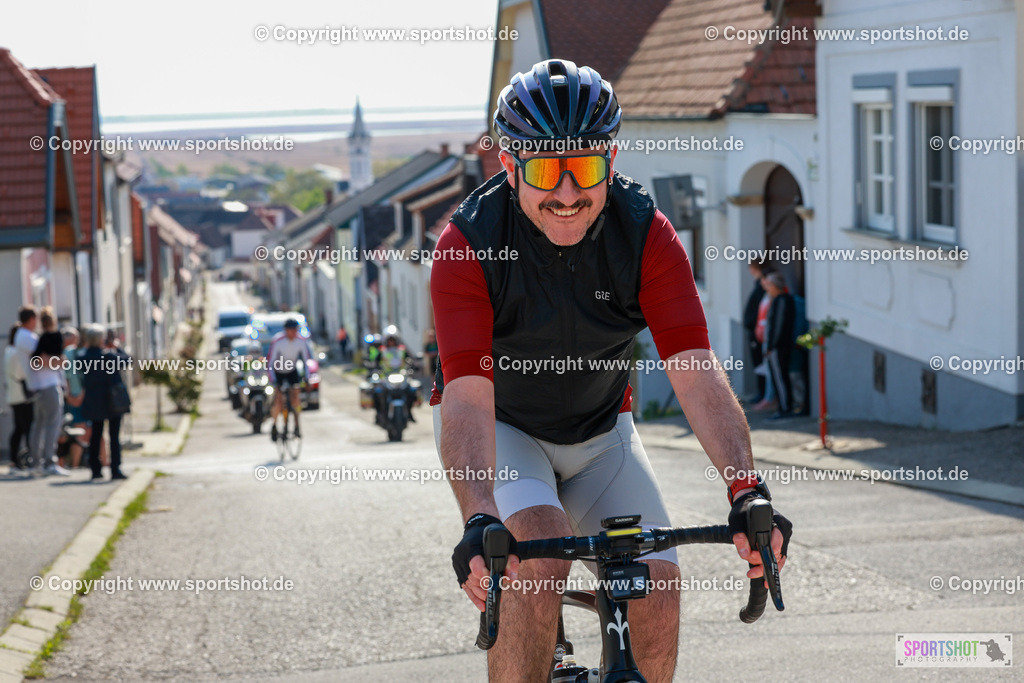 823_AR6_9271 | Neusiedlersee Radmarathon 2026@sportshot_your_pictrs #yourpictures#roadtowm2029 #nrm #neusiedlerseeradmarathon #neusiedlersee #neusiedlerseetourismus #burgenland #mörbisch #nrm26 #burgenlandtourismus #voglundco #poweredbyburgenlandtourismus #radsport #rad #marathon #ucigranfondo #visitburgenland #ucigranfondoworldseries