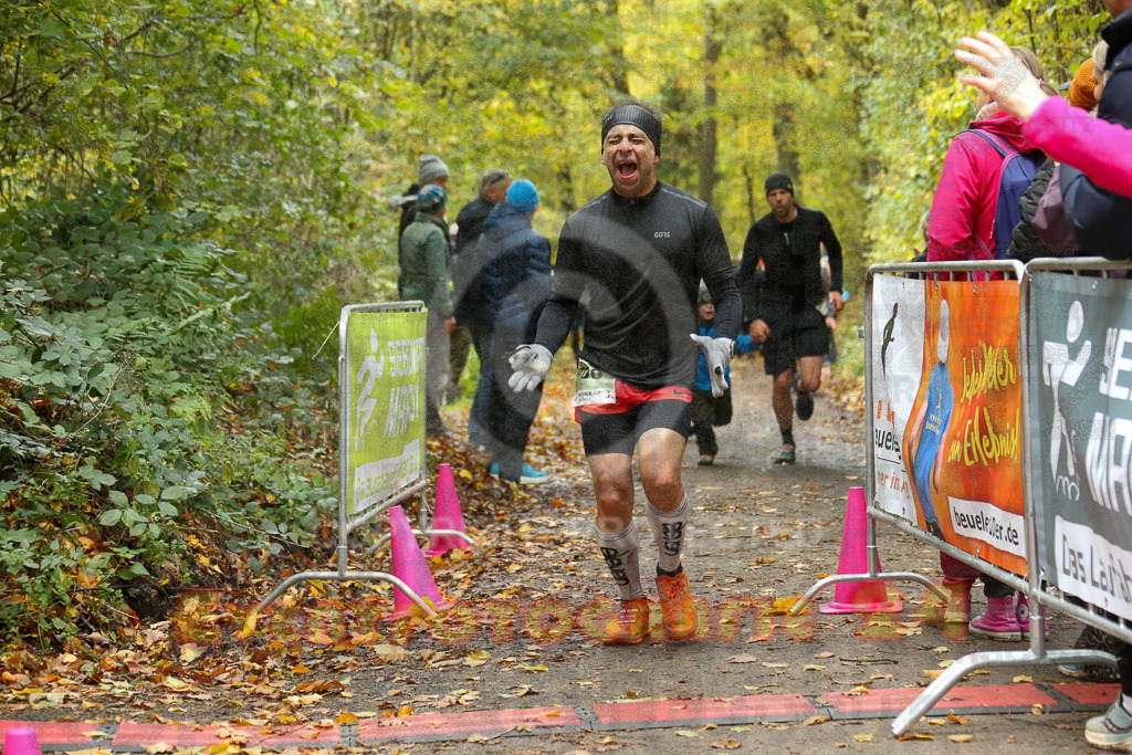 251026_1312_EX1_2819 | Sportfotografie im Rhein-Sieg Kreis, Köln, Bonn, NRW, Rheinland Pfalz, Hessen, etc. Unser Tätigkeitsfeld umfasst den Laufsport vom Volkslauf über den Marathon, Duathlon, Triathon bis zum Ultralauf wie Kölnpfad Ultra oder Schindertrail.