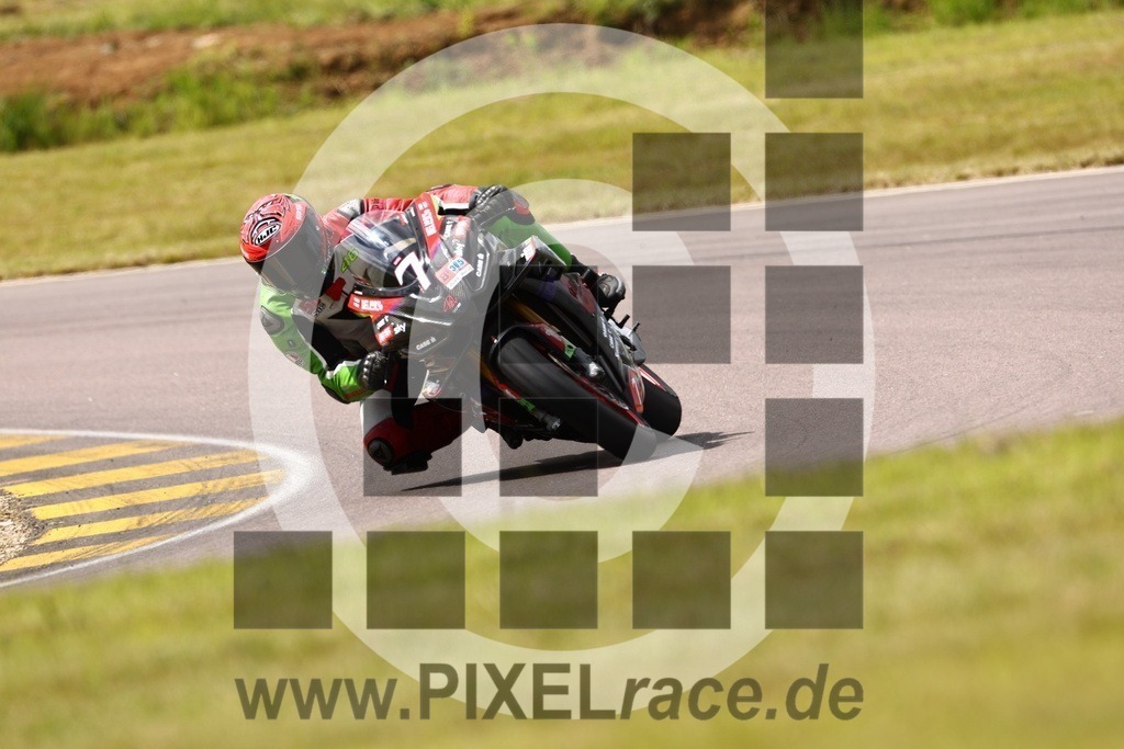 0007-20240530_00946 | Schöne Erinnerungen an spannende Momente - das festzuhalten ist unser Job. PIXELrace.de ist seit 2003 auf den Rennstrecken Europas unterwegs um die Action draußen beim Fahren und die wunderbare Stimmung imm Fahrerlager für euch einzufangen.