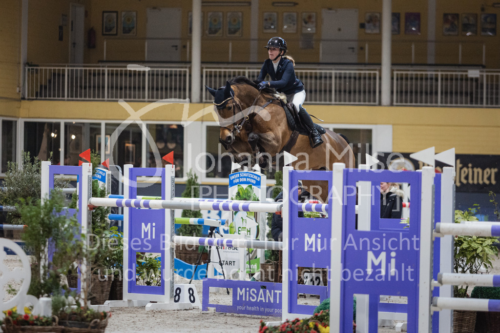 230211_Warstein_M2-Spr-217 | Deine schönsten Turniermomente als professionelle Fotos! Entdecke hochwertige Pferdesport-Fotografie im Online-Shop. Jetzt Fotos finden & bestellen!