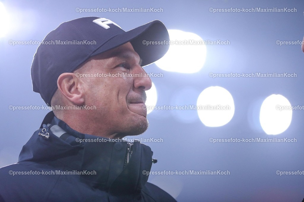 DFB05022502177 | 05.02.2025, Fußball, DFB-Pokal Viertelfinale, Bayer 04 Leverkusen - 1.FC Köln, BayArena, Saison 2024 2025: Trainer Gerhard Struber (Cheftrainer 1.FC Köln)DFB regulations prohibit any use of photographs as image sequences and or quasi-video.