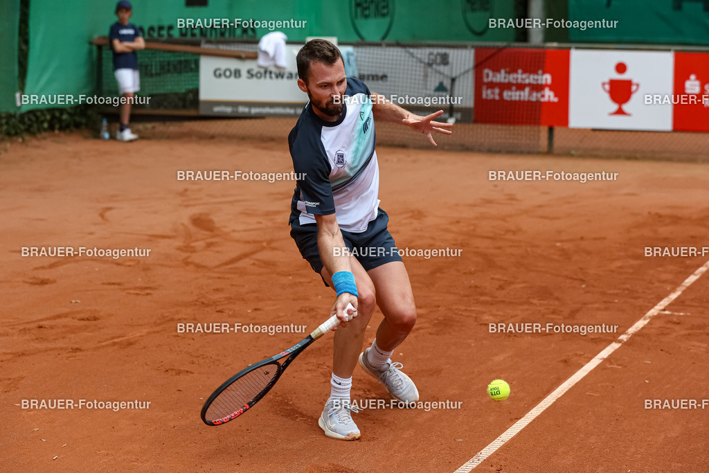 HTC Blau-Weiß Krefeld - LTTC Rot-Weiß Berlin  | Krefeld, Deutschland 21.07.2023, Tom Schönenberg (HTC Blau-Weiß Krefeld) gegen Eduard Esteve Lobato (LTTC Rot-Weiss Berlin) ,

bei der 2. Tennis Bundesliga Nord Begegnung zwischen HTC Blau-Weiß Krefeld und LTTC Rot-Weiß Berlin am 21.07.2023 in Krefeld.

(Foto: BRAUER-Fotoagentur)
 
