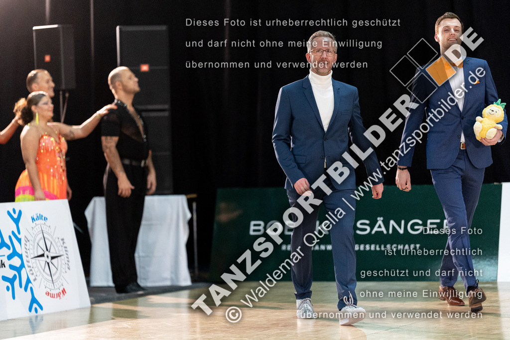 20240120-01060 | Hier finden Sie Tanz Bilder vom Latein und Standard Formationen tanzen. Sportbilder vom Tanzsport. Schöne Fotos und von Weltmeisterschaft, Europameisterschaft, Bundesliga, Regionalliga, Oberliga und Landesliga sowie von GOC Stuttgart, DanceComp, WM Bremen