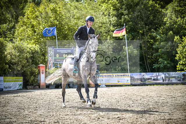 DOS_0429 | Entdecke hochwertige Reitturnierfotos von Foto Oger. Professionell, emotional und authentisch – jetzt Lieblingsmomente im Shop bestellen. - Realized with Pictrs.com