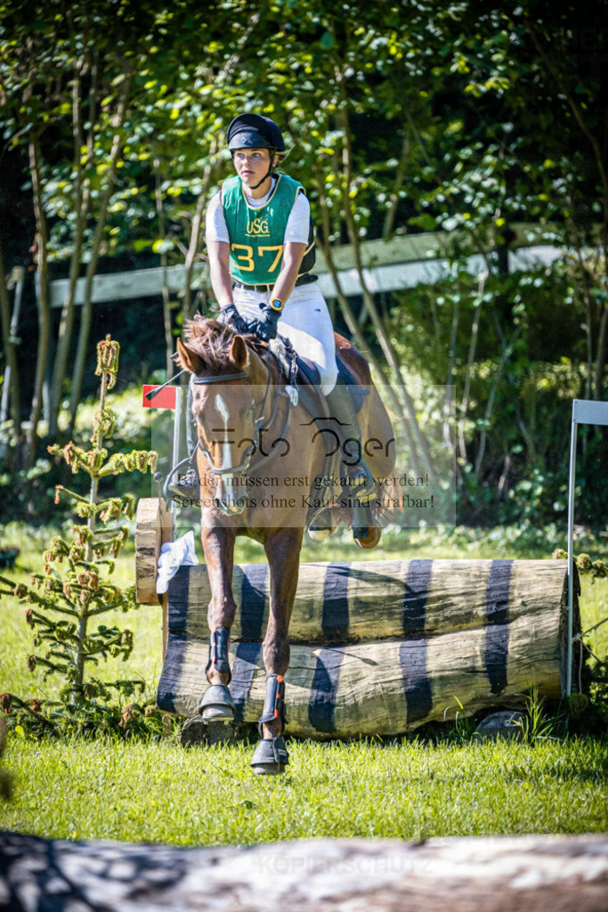 Vielseitigkeitsturnier Melle Oldendorf | Entdecke hochwertige Reitturnierfotos von Foto Oger. Professionell, emotional und authentisch – jetzt Lieblingsmomente im Shop bestellen.Deutschlandweite Turnierfotografie. - Realisiert mit Pictrs.com