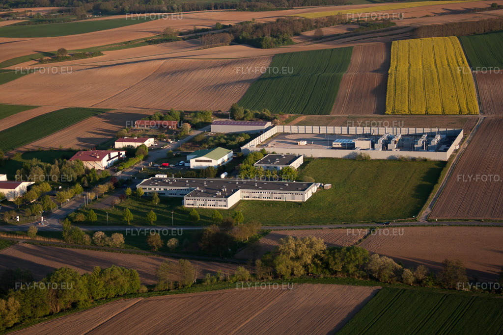 Vue aérienne: Vue de la ville à Scheibenhard dans le département Bas Rhin, France.Photo: IMG_64422.jpg prise le 17/04/2014 par Werner Riehm/FLY-FOTO.euRésolution de l'original: 4752 x 3168 px