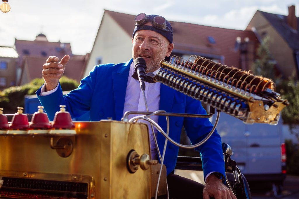 Universal Druckluft Orchester | Das Universal Druckluft Orchester mit Peter Till am Forte Belvedere Leisnig zum Festival Hallo Leisnig 2022. - Realisiert mit Pictrs.com