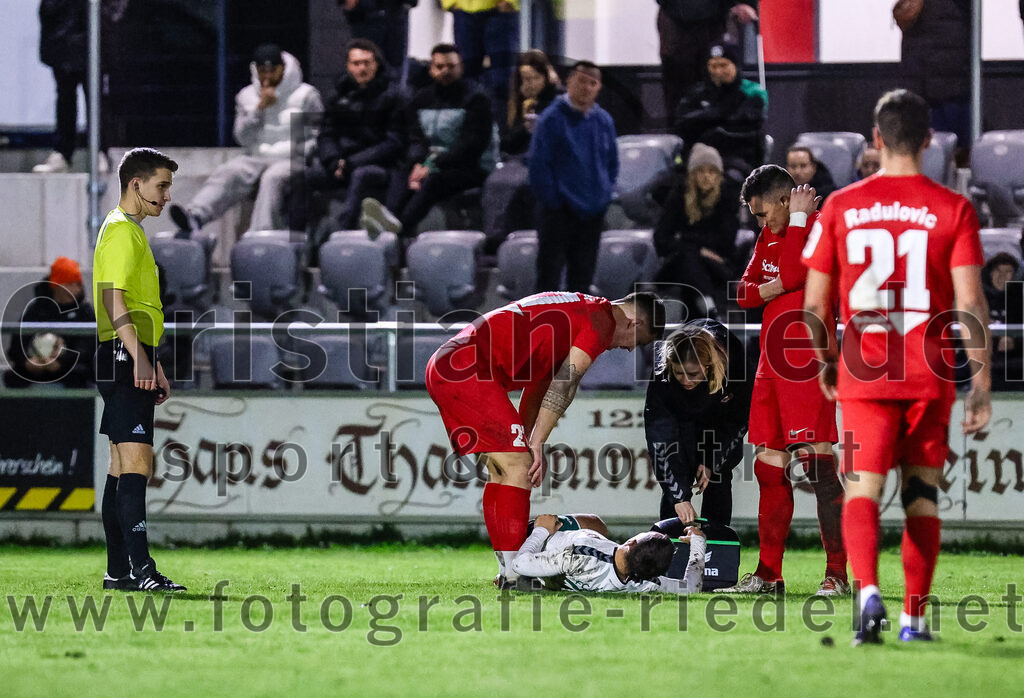 2024-03-28_038_FC_Schwaig_gegen_VfB_Forstinning | Oberding, Deutschland, 28.03.2024:
Fußball, Landesliga Südost 2023 / 2024, 27. Spieltag, FC Schwaig gegen VfB Forstinning, Endergebnis: 2:1

Schiedsrichter Philipp Spateneder, Florian Pflügler (VfB Forstinning, #27), Vincent Sommer (FC Schwaig, #10), Mathias Hirt (VfB Forstinning, #4)

Foto: Christian Riedel / fotografie-riedel.net