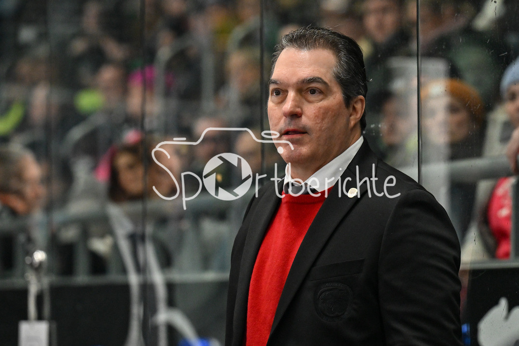 Augsburger Panther - Straubing Tigers | im Bild Larry MITCHELL Headcoach Augsburger Panther / Freisteller / Einzelfoto / DEL: Augsburger Panther - Straubing Tigers, Curt Frenzel Stadion am 29.11.2024