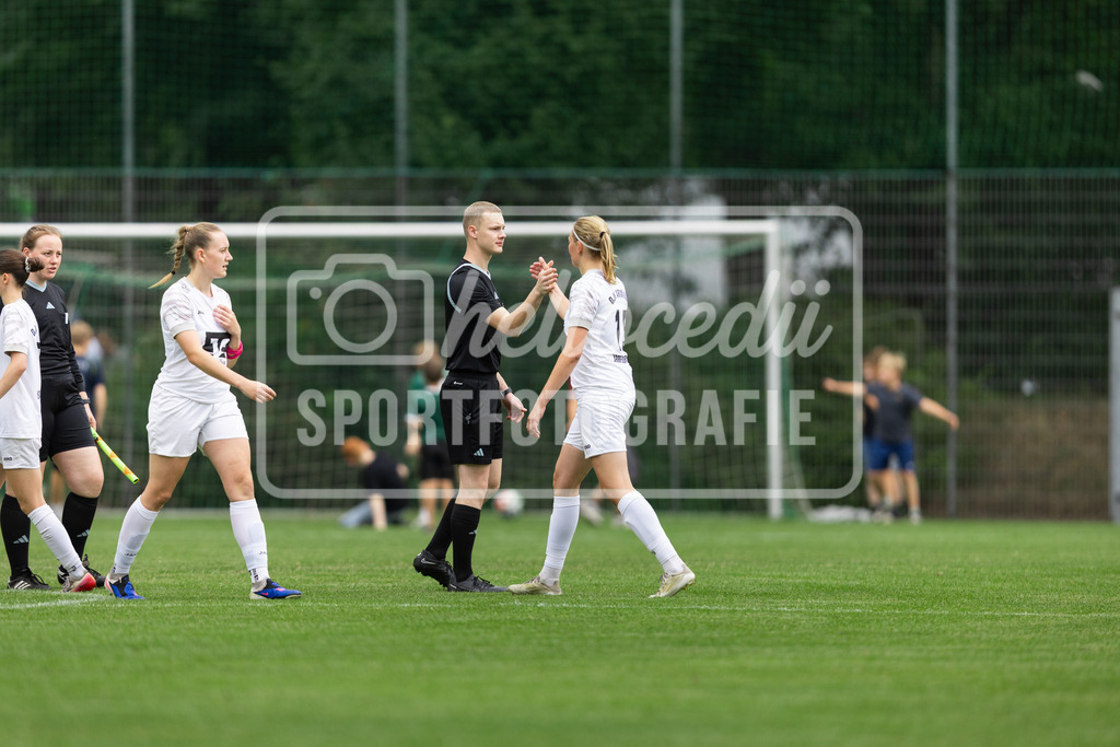 Fußball I Frauen I Testspiel I SpVg Aurich - DJK Arminia Ibbenbüren I 15437 | realhellocedii - Realisiert mit Pictrs.com