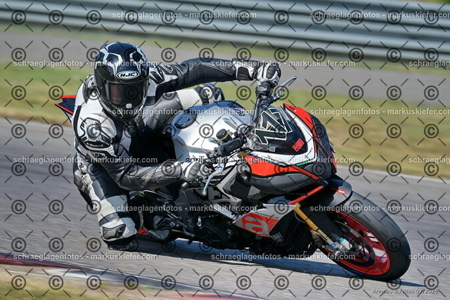 25bt04-0022 | markuskiefer.com - Realisiert mit Pictrs.com