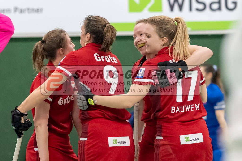 SFE_20230108_0106 | 1. Bundesliga Hockey Damen Rot-Weiss Köln - Düsseldorfer HC am 08.01.2023 in Köln (KTHC Stadion Rot-Weiss Köln Tennis and Hockey Club), Photo: Stephan Fehrmann 2022 (Sports-Gallery),Camille Nobis ( Rot-Weiss Köln #17 ) ,Rebecca Grote ( Rot-Weiss Köln #9 )