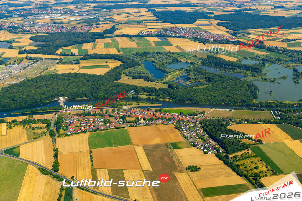 Das Luftbild zeigt : Garstadt Bergrheinfeld - Die Luftaufnahme wurde 2023 vom UL-Flugzeug aus erstellt ( keine Drohne ) - Hochauflösende Luftaufnahme - Für grossformatige Ausdrucke geeignet. Die Geschenkidee !Mit Lizenz und Bildrechte bestellbar