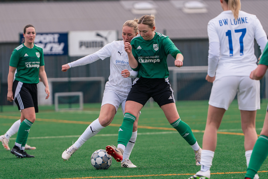 Fußball I Frauen I Saison 2025-2026 I Landesliga Weser-Ems I 13. Spieltag I BW Lohne - SV Olympia Uelsen I 9102 | jns.sportfotos - Realisiert mit Pictrs.com