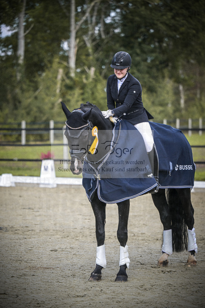 DOS_B766 | Entdecke hochwertige Reitturnierfotos von Foto Oger. Professionell, emotional und authentisch – jetzt Lieblingsmomente im Shop bestellen.Deutschlandweite Turnierfotografie. - Realisiert mit Pictrs.com