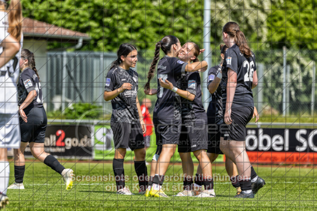 20260509_151341_0373-Bearbeitet | Jede Menge zum Jubeln1.FC Donzdorf (schwarz) vs. VfL Sindelfingen Ladies (weiß), Fußball, EnBW-Oberliga B -Juniorinnen, 22. Spieltag, Saison 2025/2026, Rasenplatz Lautertal Stadion, Süßener Straße 16, 73072 Donzdorf, 09.05.2026 - 14:00 Uhr,Foto: PhotoPeet / Sport- &amp; Eventfotografie / Peter Harich