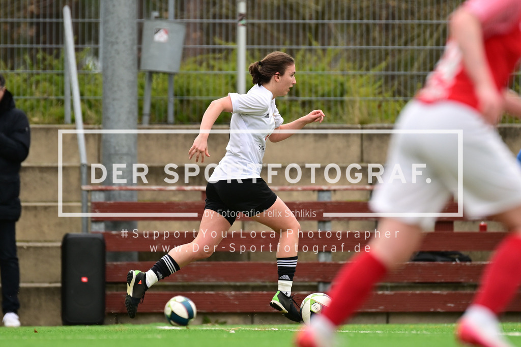 Fußball I Frauen I Saison 2025-2026 I Bezirksliga I 21. Spieltag I Harburger TB - Rahlstedter SC I 166158 | Der Sportfotograf. - Realisiert mit Pictrs.com