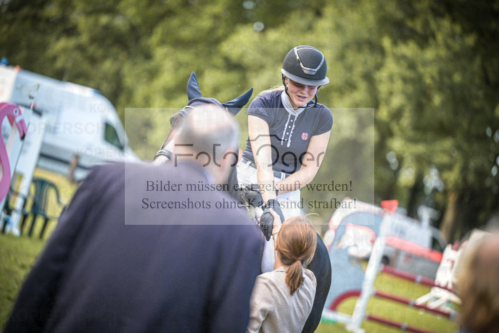 DOS_0009 | Entdecke hochwertige Reitturnierfotos von Foto Oger. Professionell, emotional und authentisch – jetzt Lieblingsmomente im Shop bestellen.Deutschlandweite Turnierfotografie. - Realisiert mit Pictrs.com