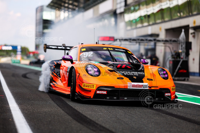 DTM125_042516223406280JS_JS | DTM, 1. + 2. Rennen Oschersleben 2025 - Foto: Gruppe C Photography; #92 Porsche 911 GT3 R (992), Manthey Junior Team: Morris Schuring - Realisiert mit Pictrs.com