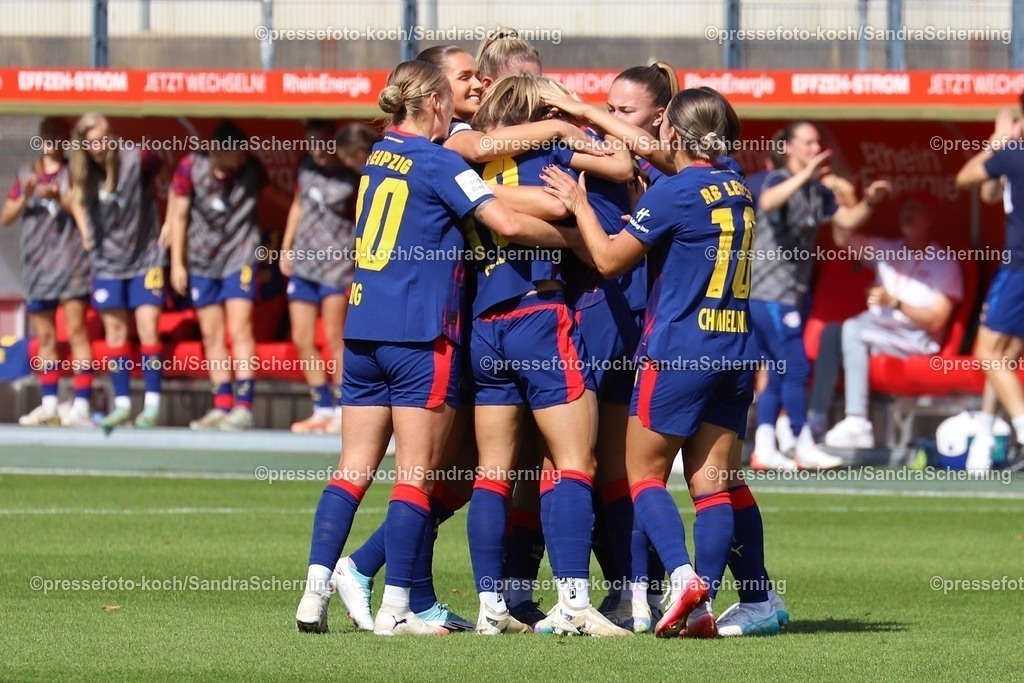 xSSC06092501002 | 05.09.2025, xsscx, Frauen Fuﬂball, 1. FC Köln - RB Leipzig, 1. Fuﬂball Bundesliga, 01. Spieltag, Franz-Kremer-Stadion, Saison 2025 2026: Torjubel nach dem Tor zum 1:0 durch Torsch¸tzin Annabel Schasching (RB Leipzig #16) DFB regulations prohibit any use of photographs as image sequences and or quasi-video. Nordrhein-Westfalen Deutschland