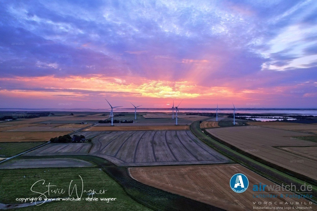 Windpark - Simonsberg | Entdecken Sie atemberaubende Luftbilder und Fotografien auf airwatch.de - Tauchen Sie ein in eine Welt voller faszinierender Aufnahmen aus der Vogelperspektive.