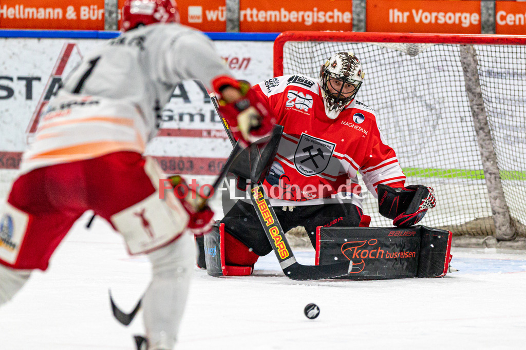 Halbfinale Spiel 3 TSV Peißenberg Miners vs TEV Miesbach | Eishockey Bayernliga Playoffs 2023/2024, Halbfinale Spiel 3 TSV Peißenberg Miners vs TEV Miesbach, 20240315,
Korbinian SERTL (Miners Goali 31) in Aktion,
2024-03-15 in Peißenberg (Eisstadion)
31 Korbinian SERTL (Miners Goali 31)
Copyright: WolfgangxLindner foto-lindner.de